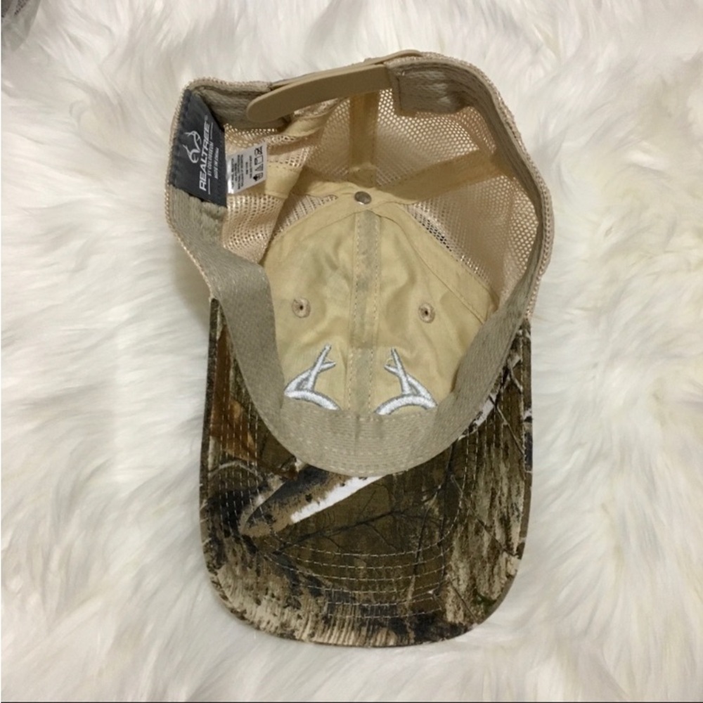 NEW Realtree Men’s Black Tee with Matching Camouflage Hat - Picture 8 of 9